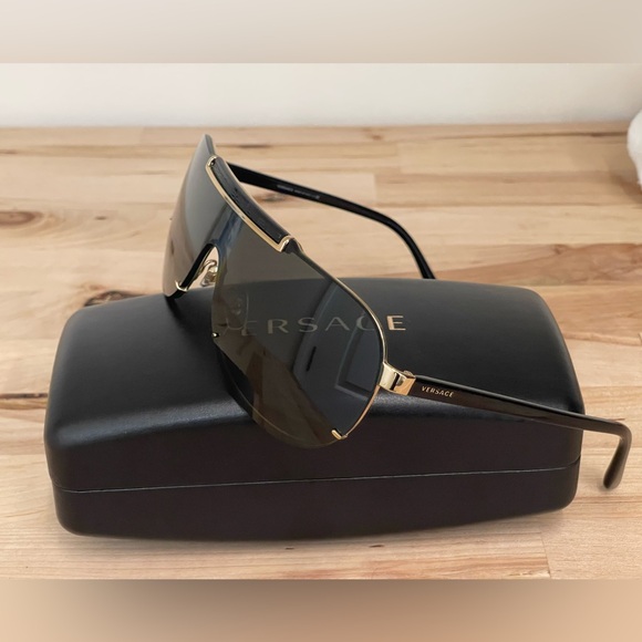Versace Man Sunglasses 10/10 - Picture 1 of 3